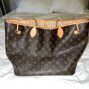 AUTHENTIC LOUIS VUITTON PURSE